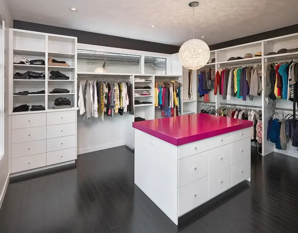 L shaped walk in closet​s