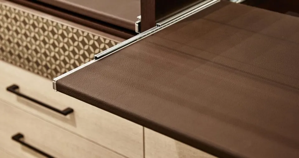 details-closet-accessories-pull-out-shelf-leather